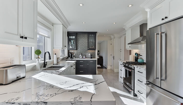 white kitchen cabinets